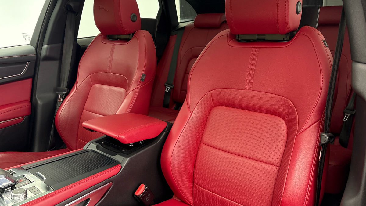 Jaguar F-PACE Image 7