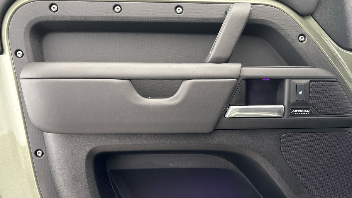 Land Rover Defender 90 Image 19