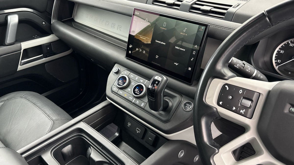 Land Rover Defender 90 Image 18