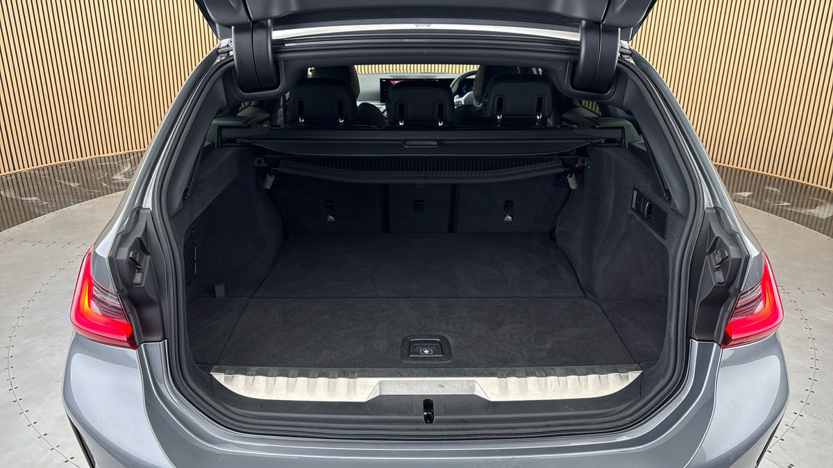 BMW 3 Series Image 11