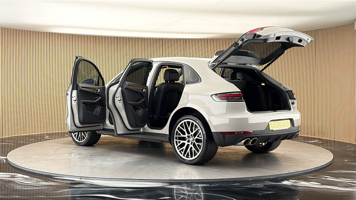 More views of Porsche Macan