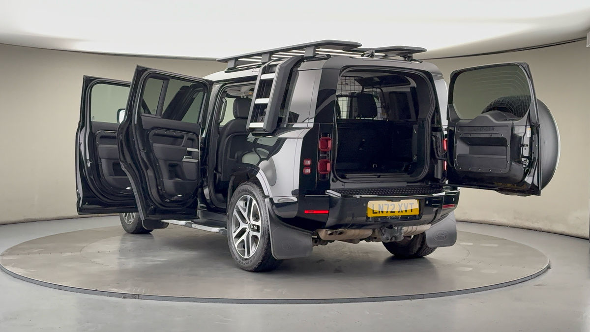 Land Rover Defender 110 Image 23