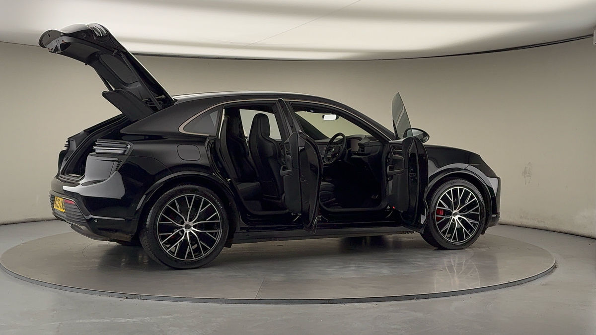 More views of Porsche Macan