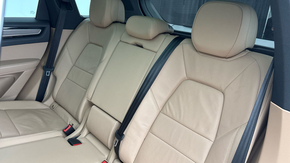 Porsche Cayenne Image 8