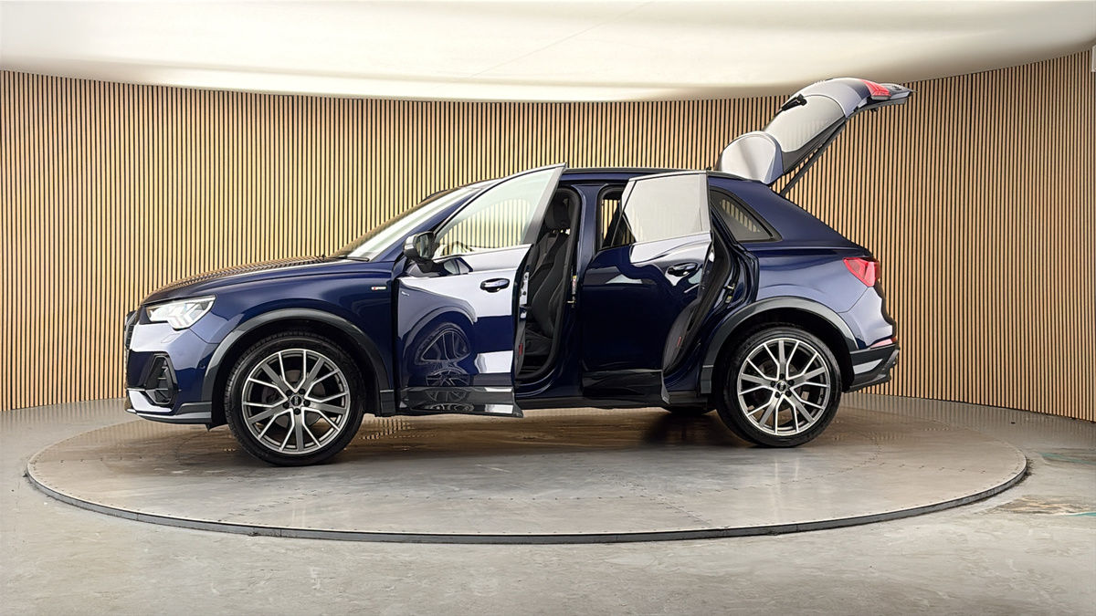 More views of Audi Q3