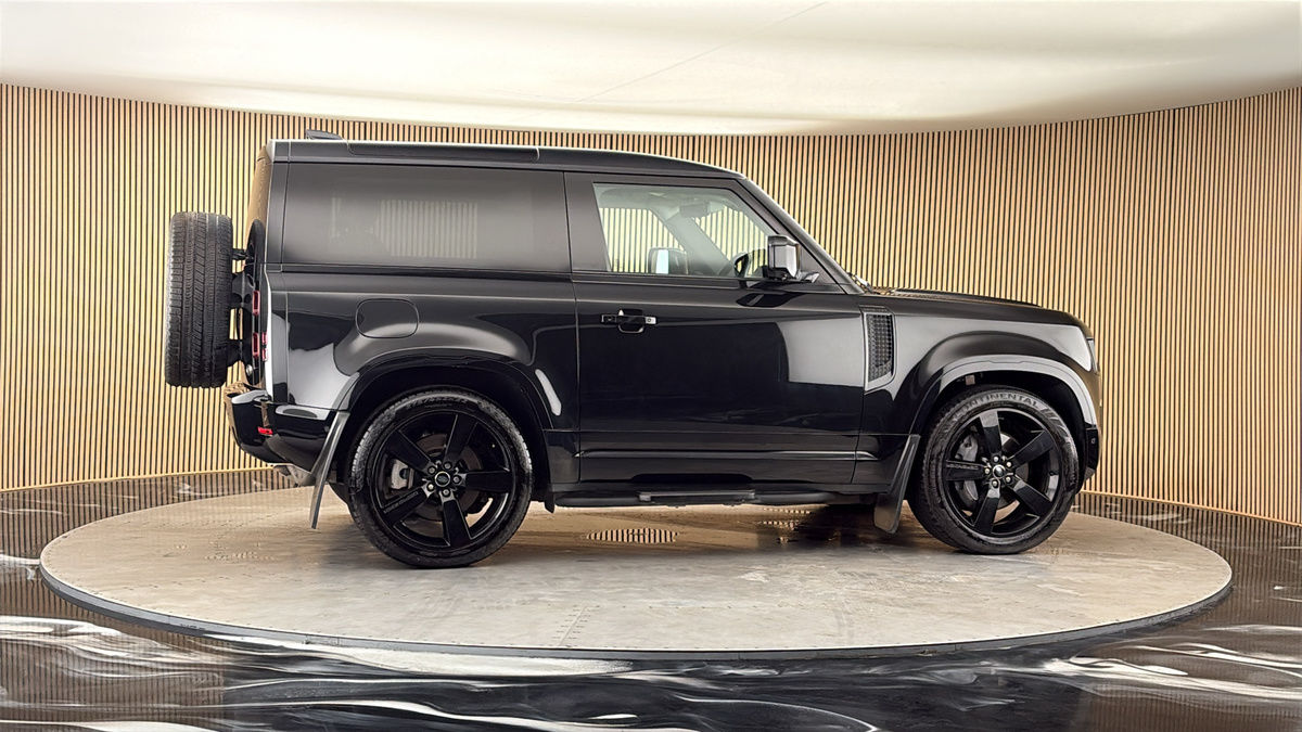 More views of Land Rover Defender 90