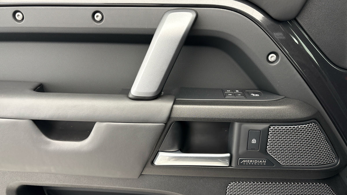 Land Rover Defender 90 Image 19