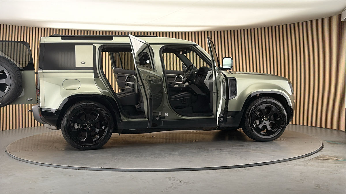 More views of Land Rover Defender 110
