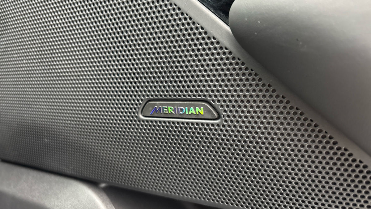 Land Rover Range Rover Velar Image 25