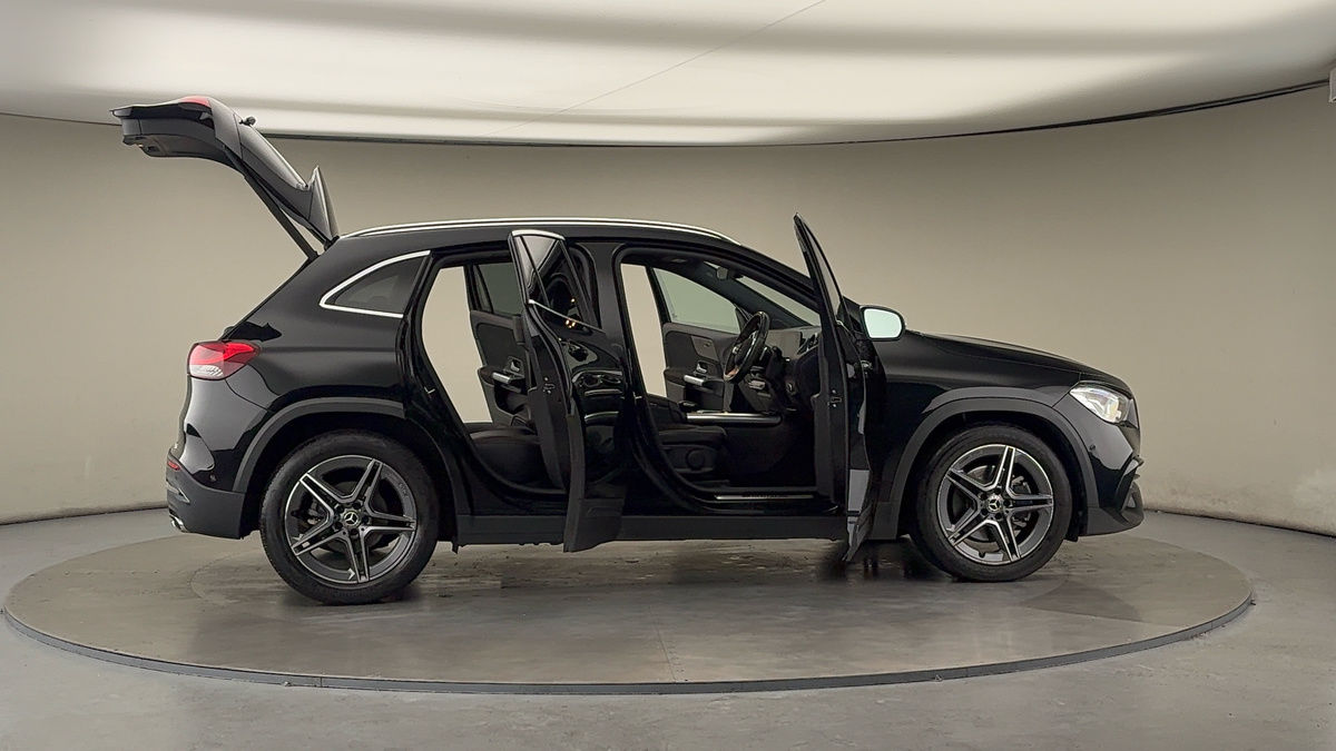 More views of Mercedes-Benz GLA