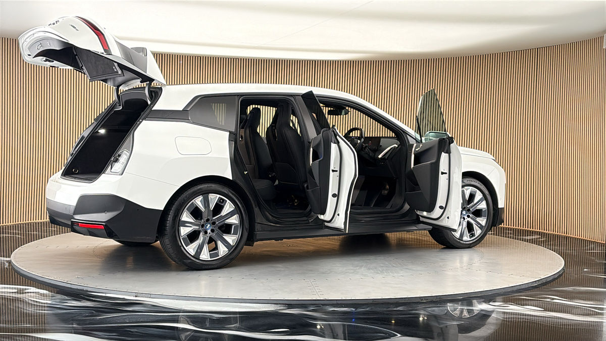 More views of BMW iX