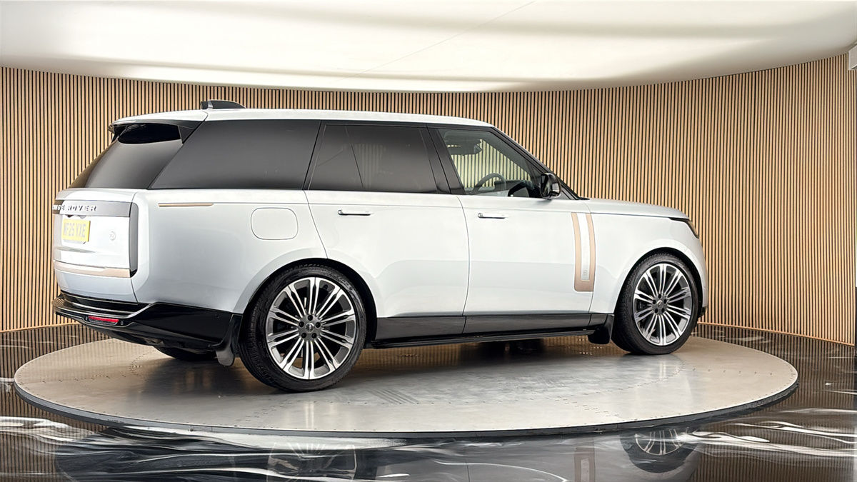 More views of Land Rover Range Rover