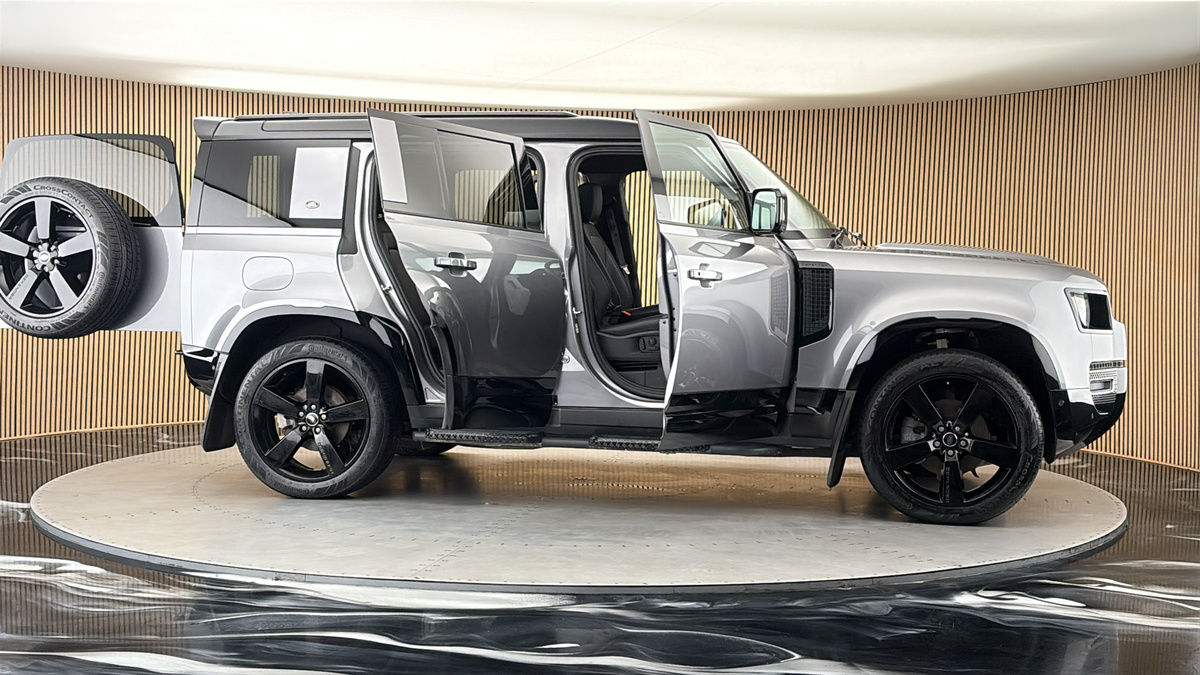 More views of Land Rover Defender 110