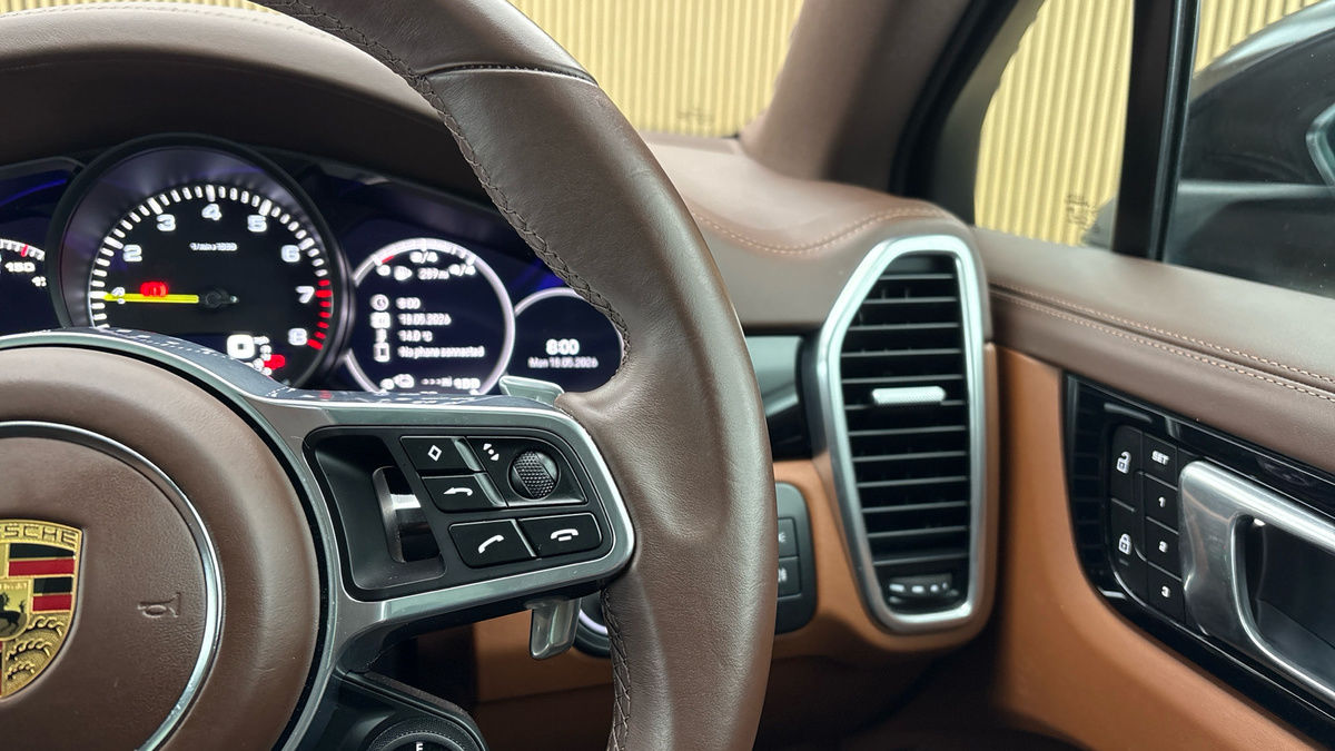 Porsche Cayenne Image 14