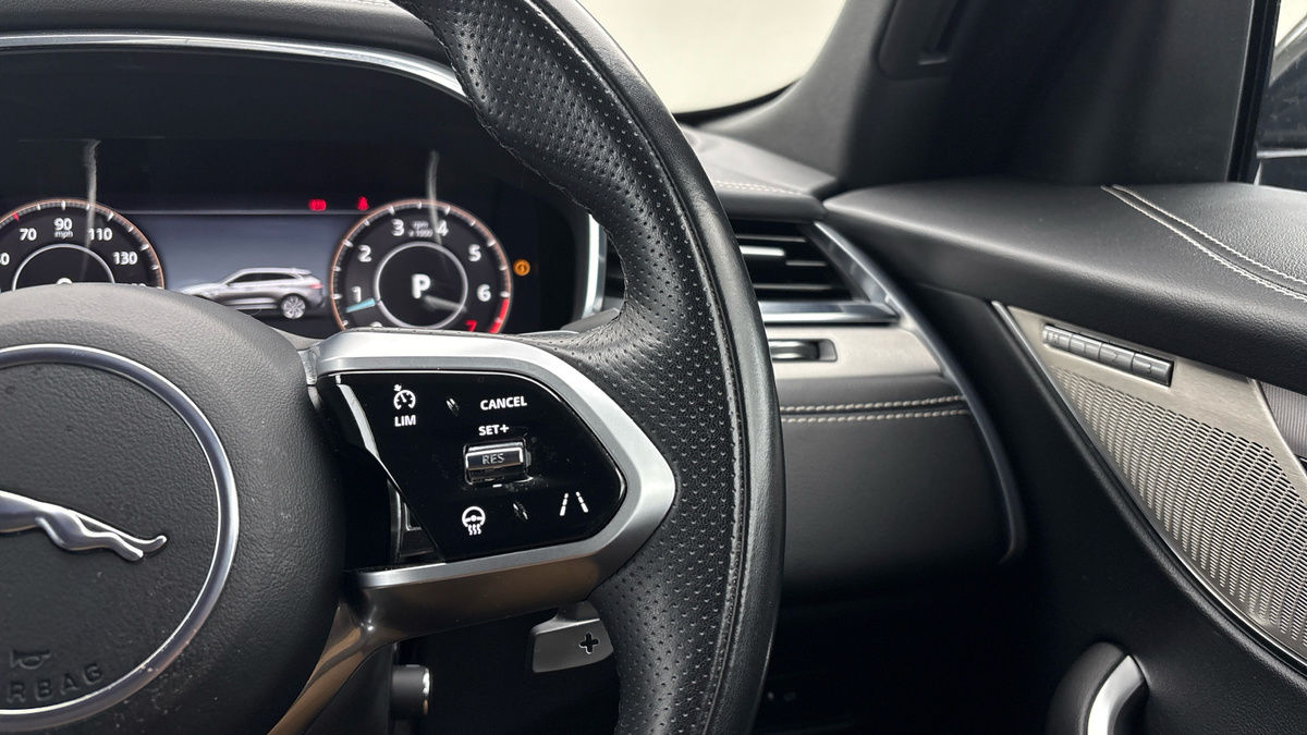 Jaguar F-PACE Image 14