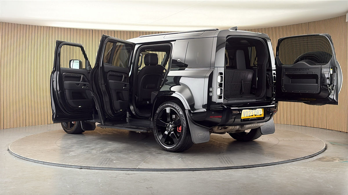 More views of Land Rover Defender 110