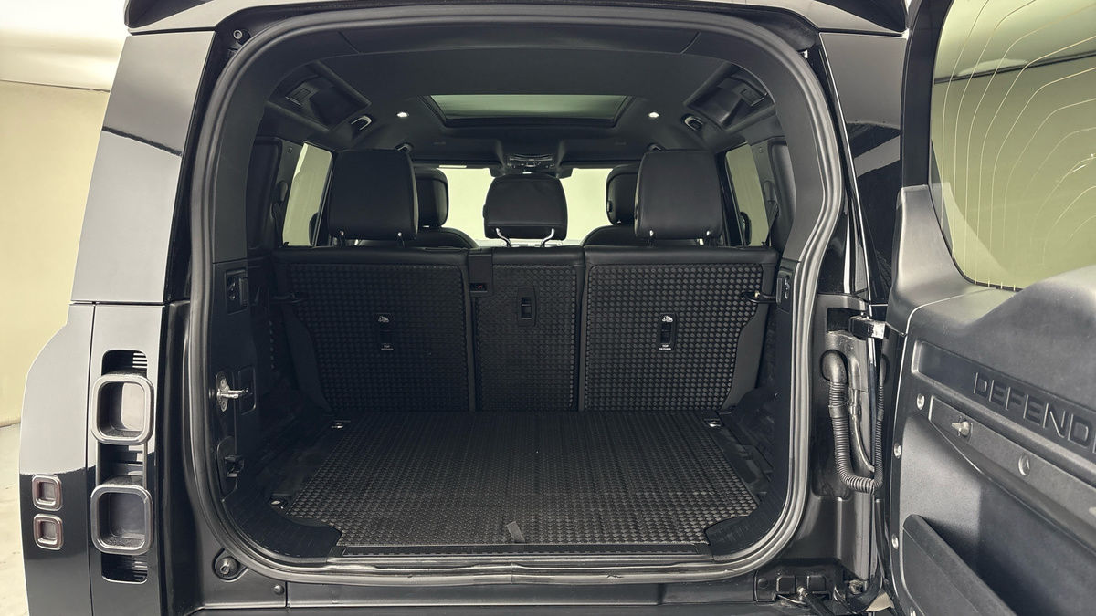 Land Rover Defender 110 Image 11