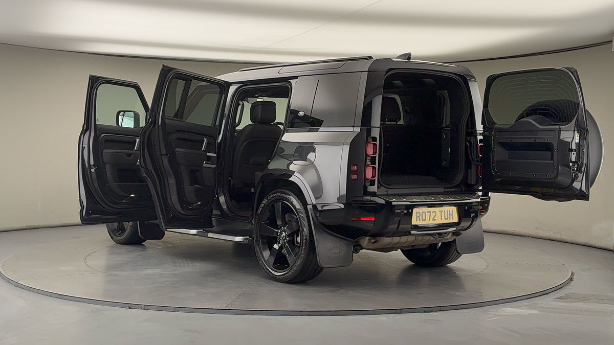 More views of Land Rover Defender 110