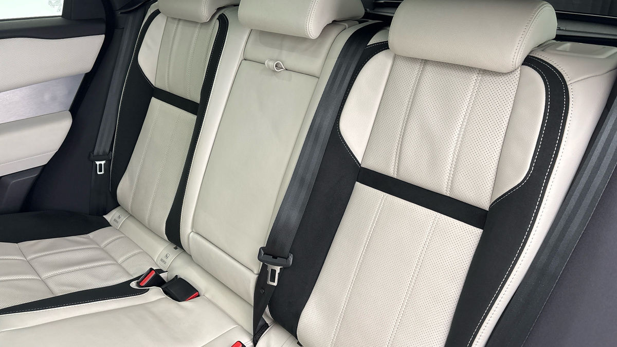 Land Rover Range Rover Velar Image 8