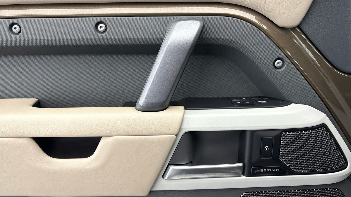 Land Rover Defender 90 Image 19