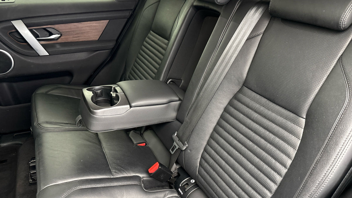 Land Rover Discovery Sport Image 9