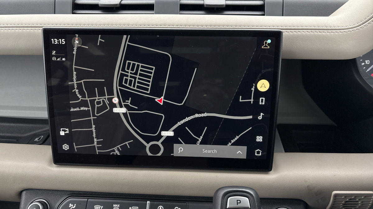 Land Rover Defender 90 Image 17