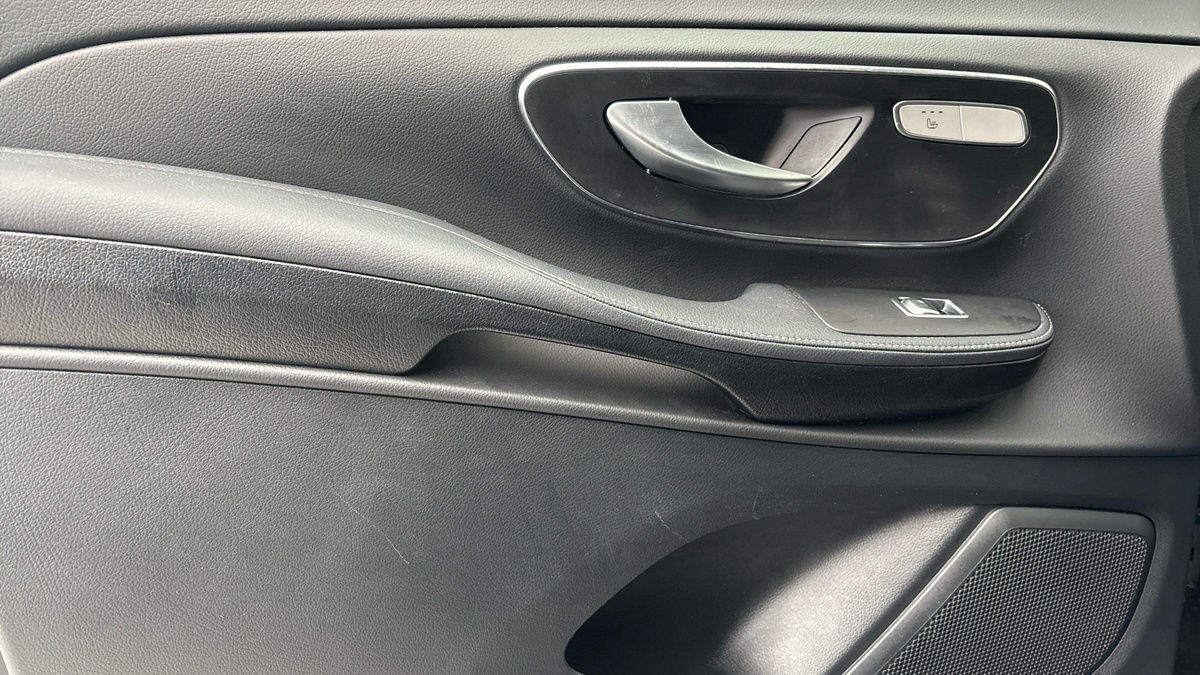 Mercedes-Benz V Class Image 19