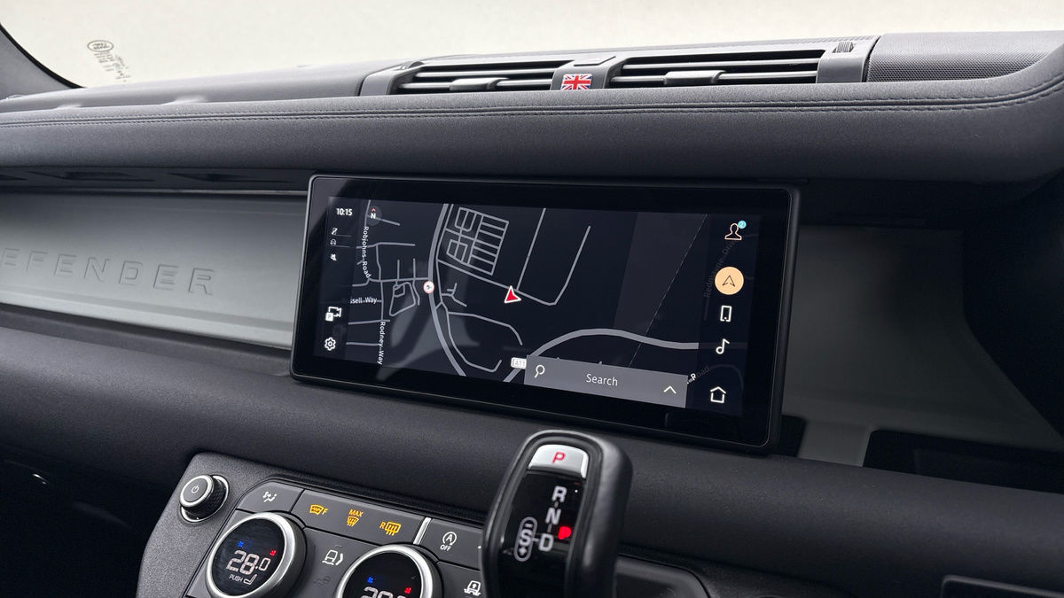 Land Rover Defender 110 Image 17