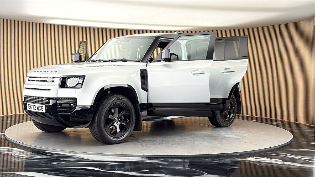 Land Rover Defender 110 Image 22