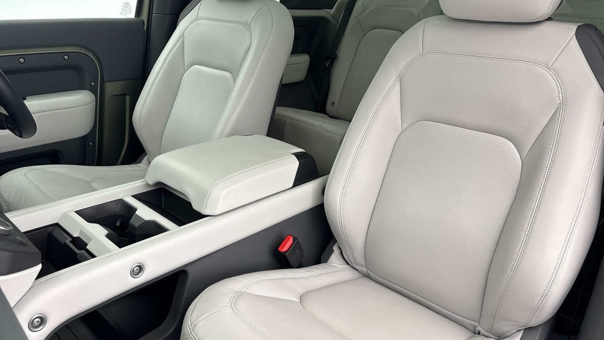 Land Rover Defender 90 Image 7