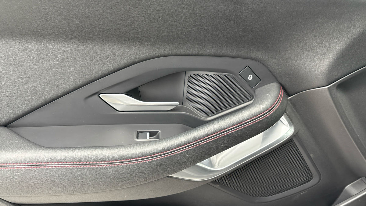 Jaguar E-PACE Image 19