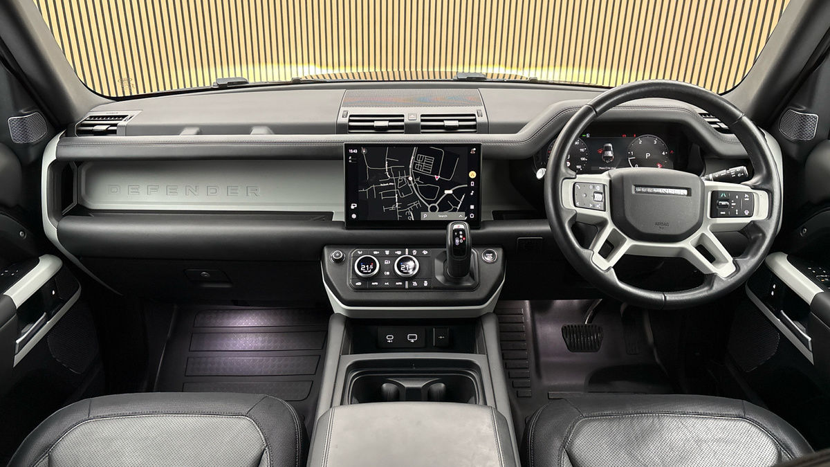 Land Rover Defender 110 Image 12