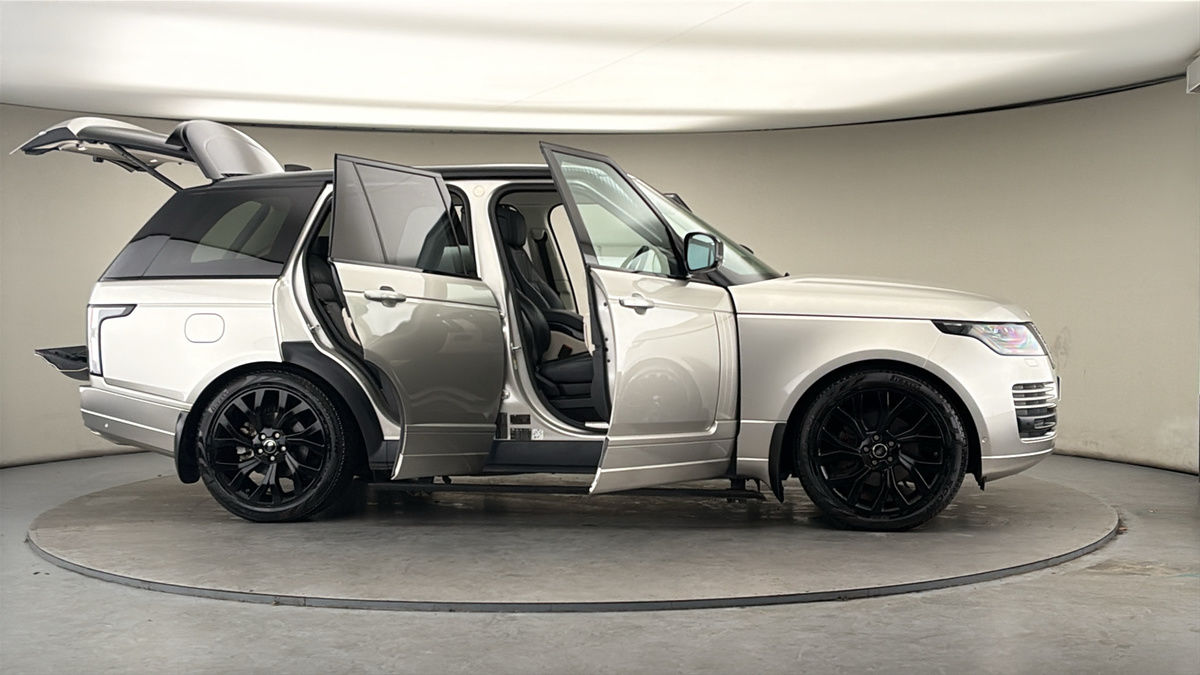 More views of Land Rover Range Rover