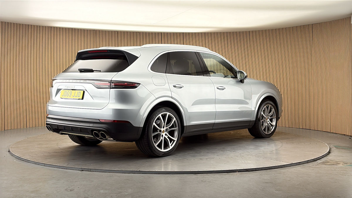 Porsche Cayenne Image 21