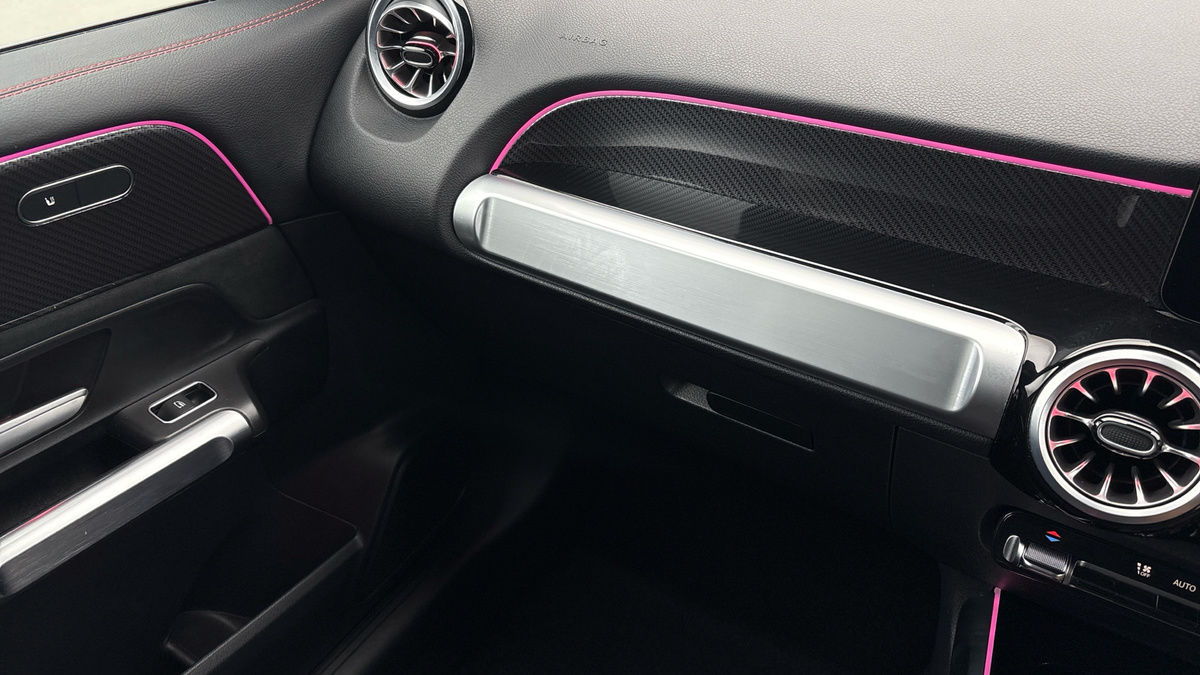 Mercedes-Benz GLB Image 25