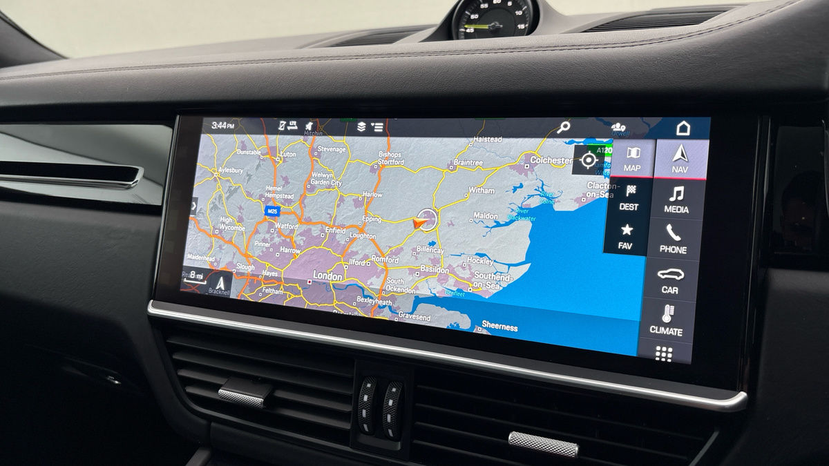 Porsche Cayenne Image 17