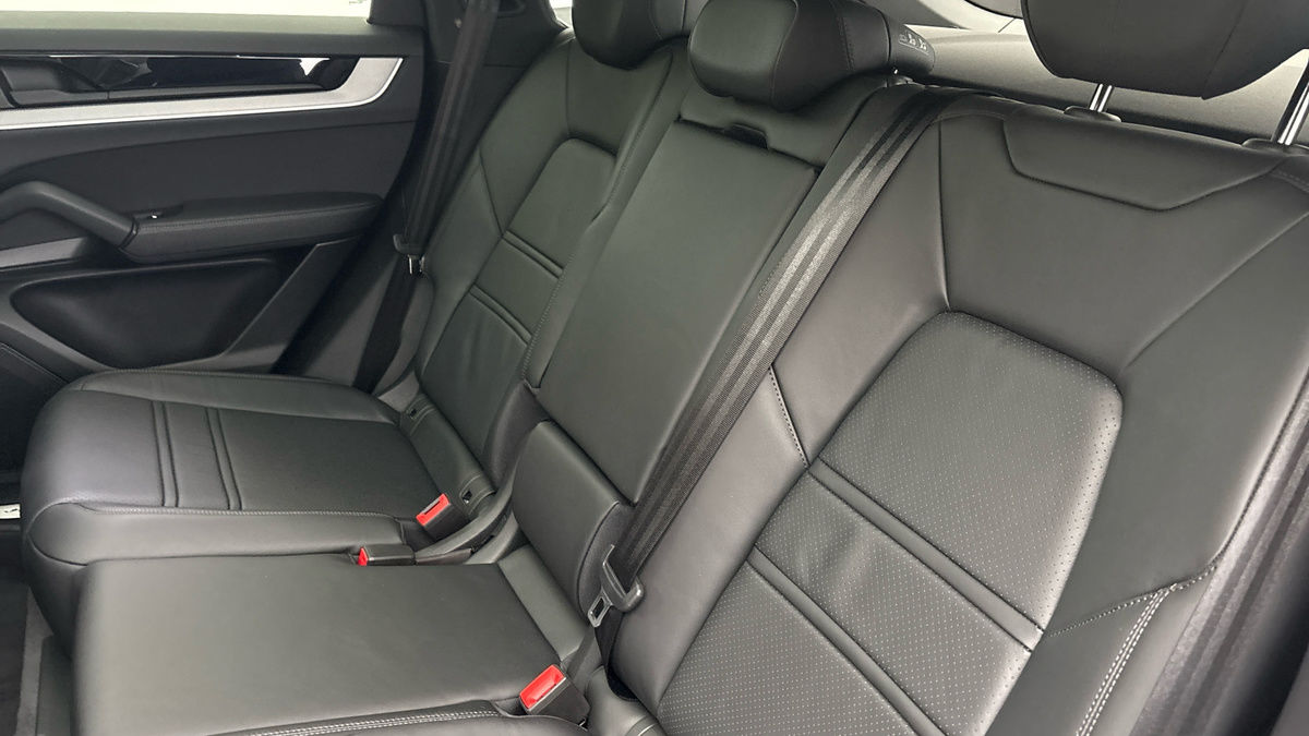 Porsche Cayenne Image 8