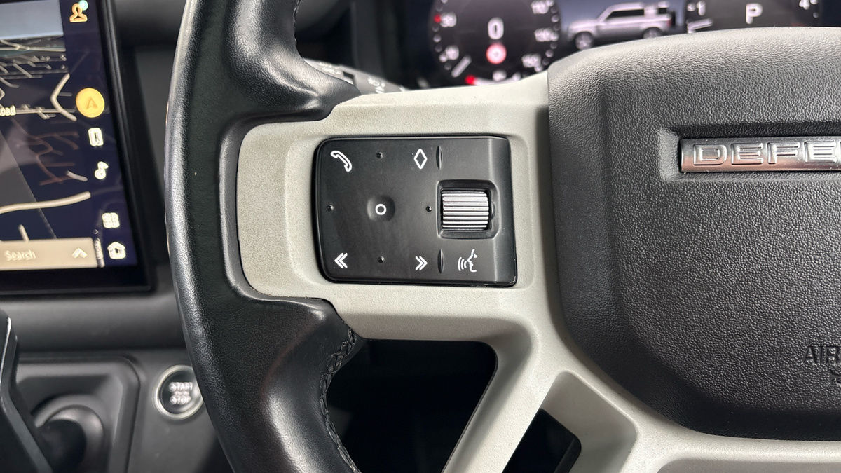 Land Rover Defender 110 Image 13