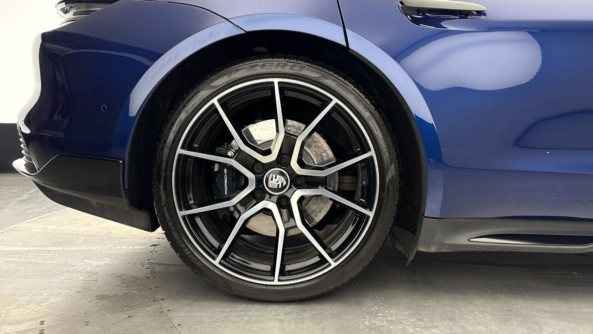 Porsche Taycan Image 11