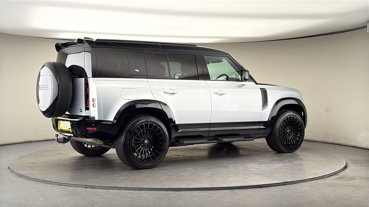 More views of Land Rover Defender 110