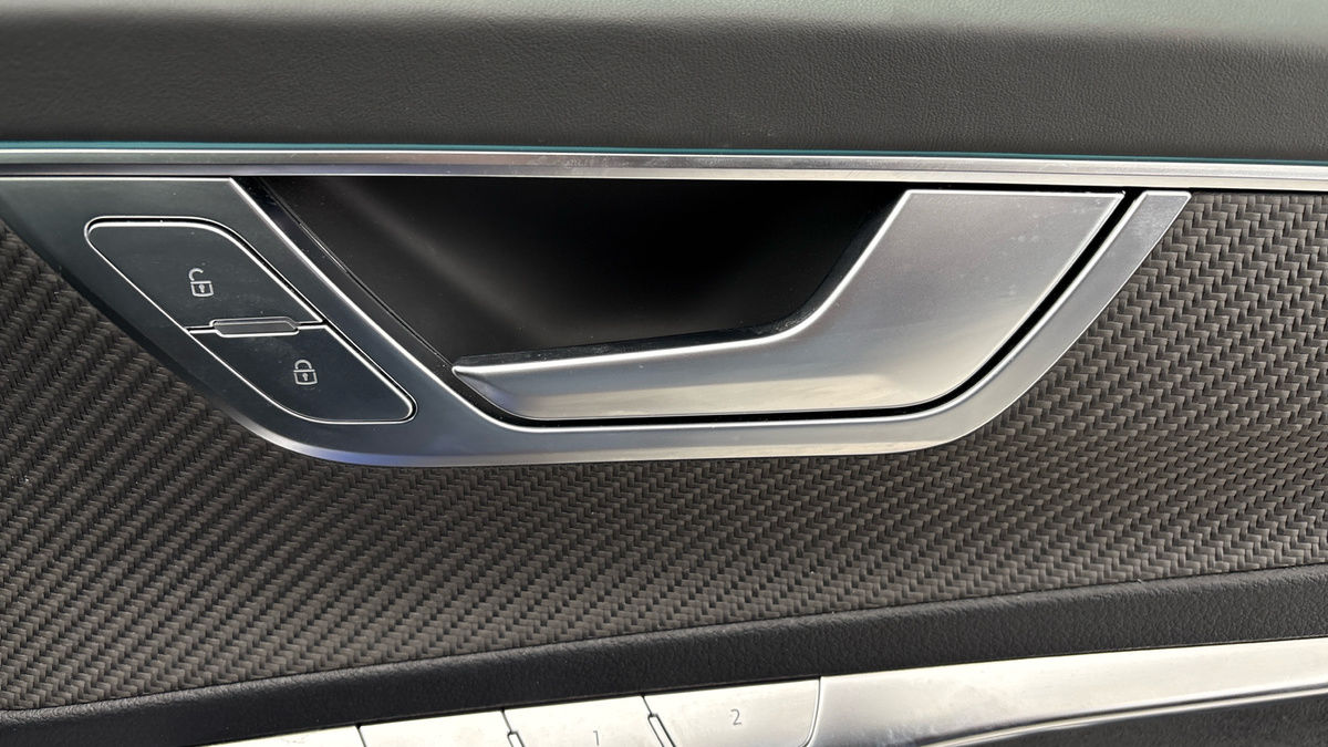 Audi RS6 Avant Image 28