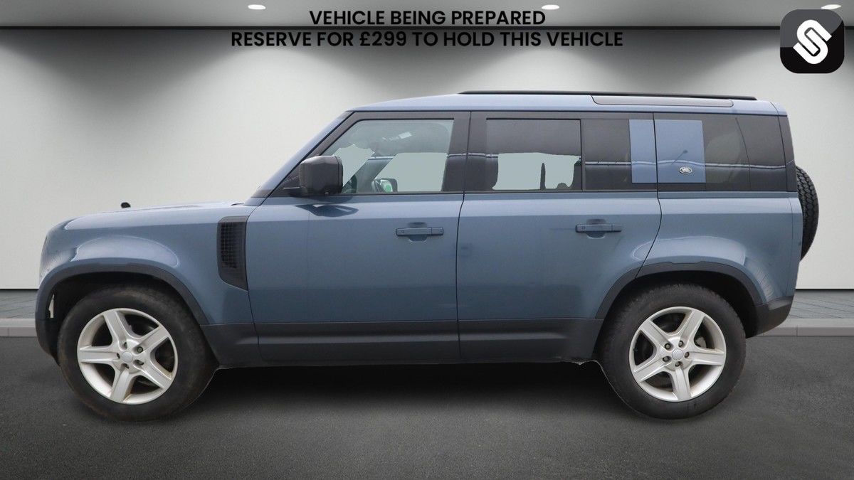 Land Rover Defender 110 Image 6