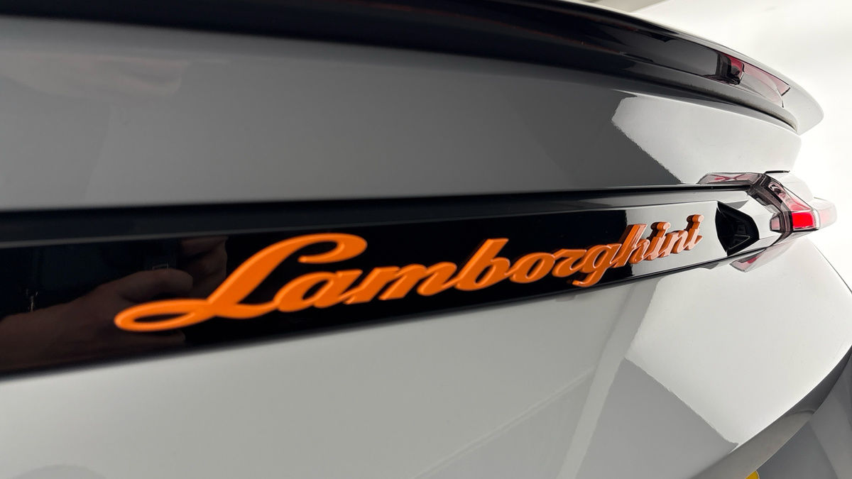 Lamborghini Urus Image 30