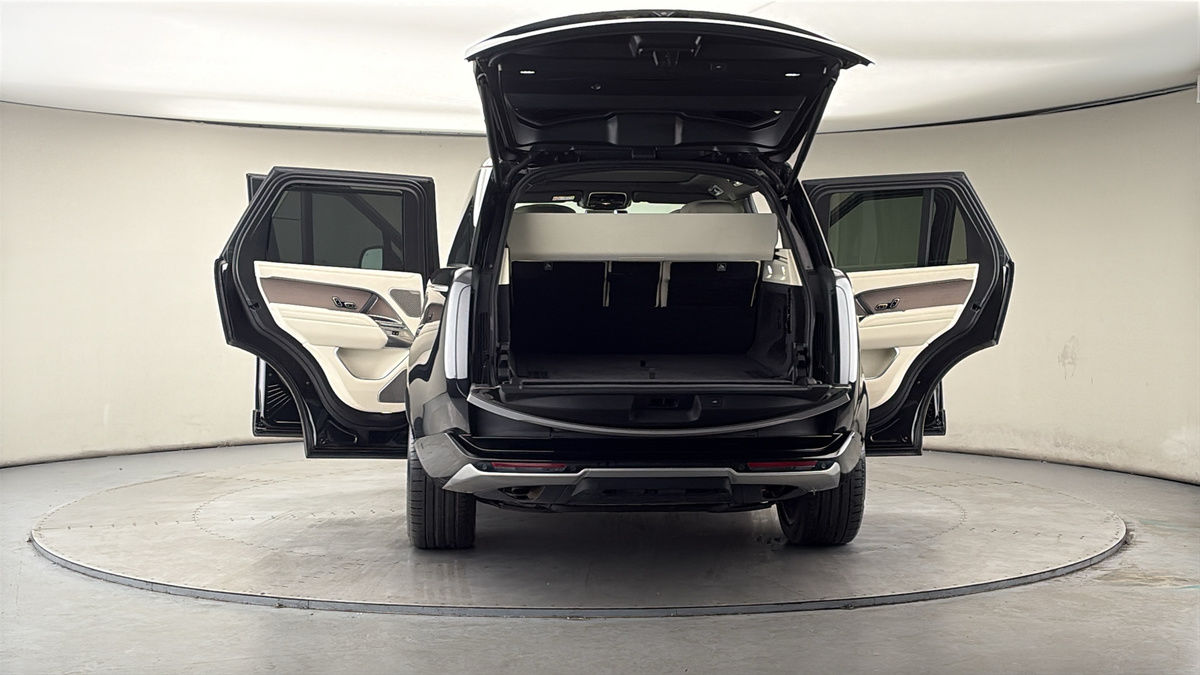 More views of Land Rover Range Rover