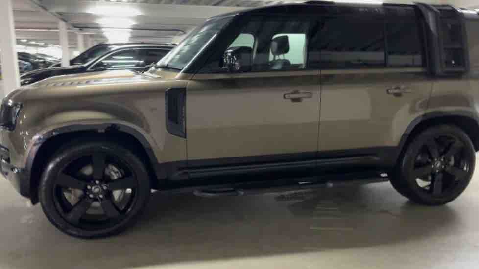 More views of Land Rover Defender 110