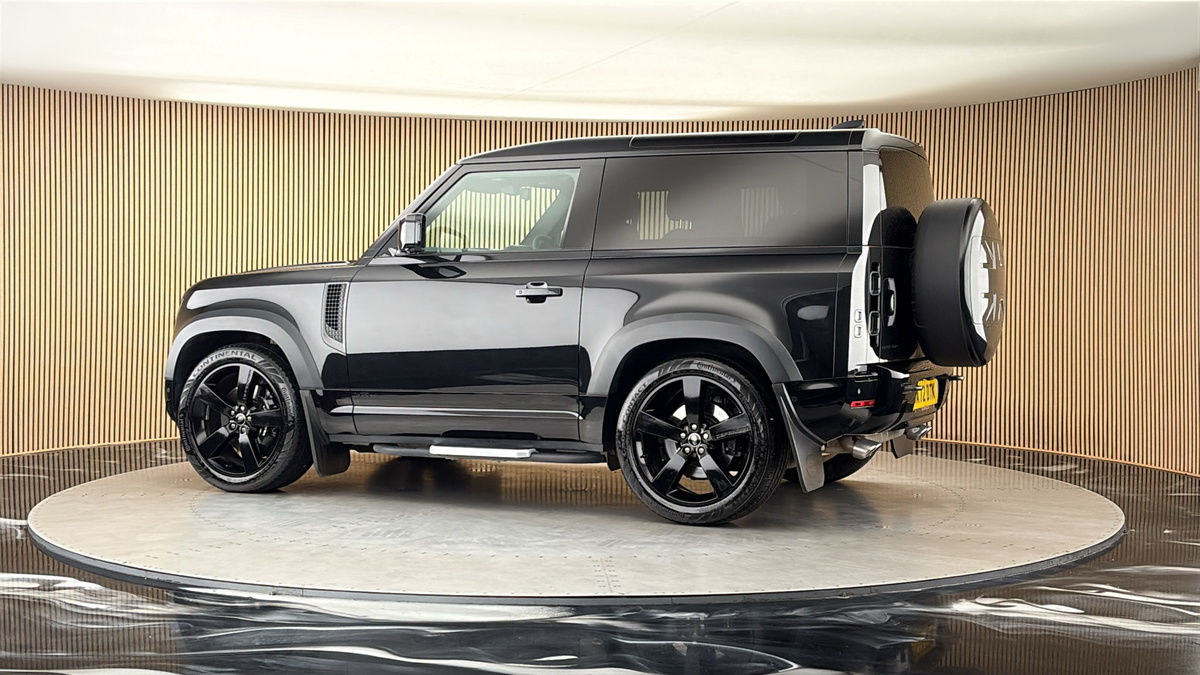 More views of Land Rover Defender 90