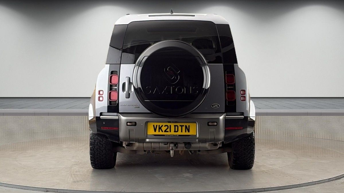 Land Rover Defender 110 Image 4