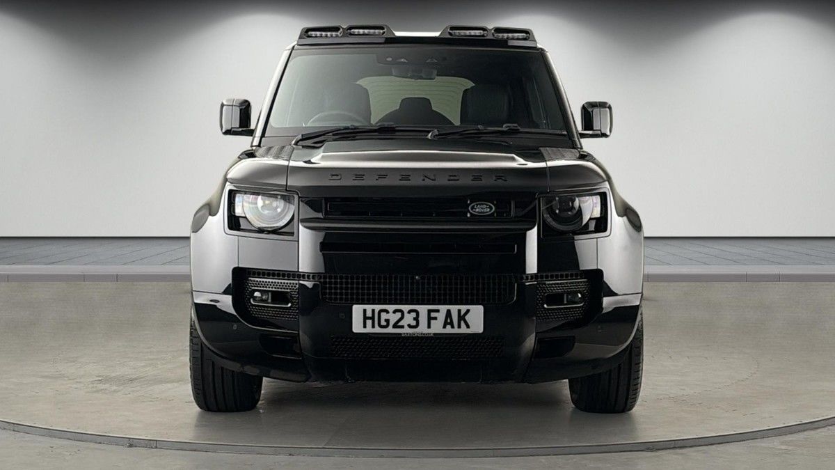 Land Rover Defender 110 Image 3