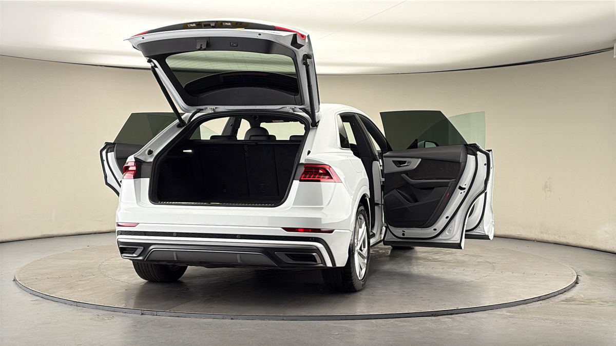 More views of Audi Q8