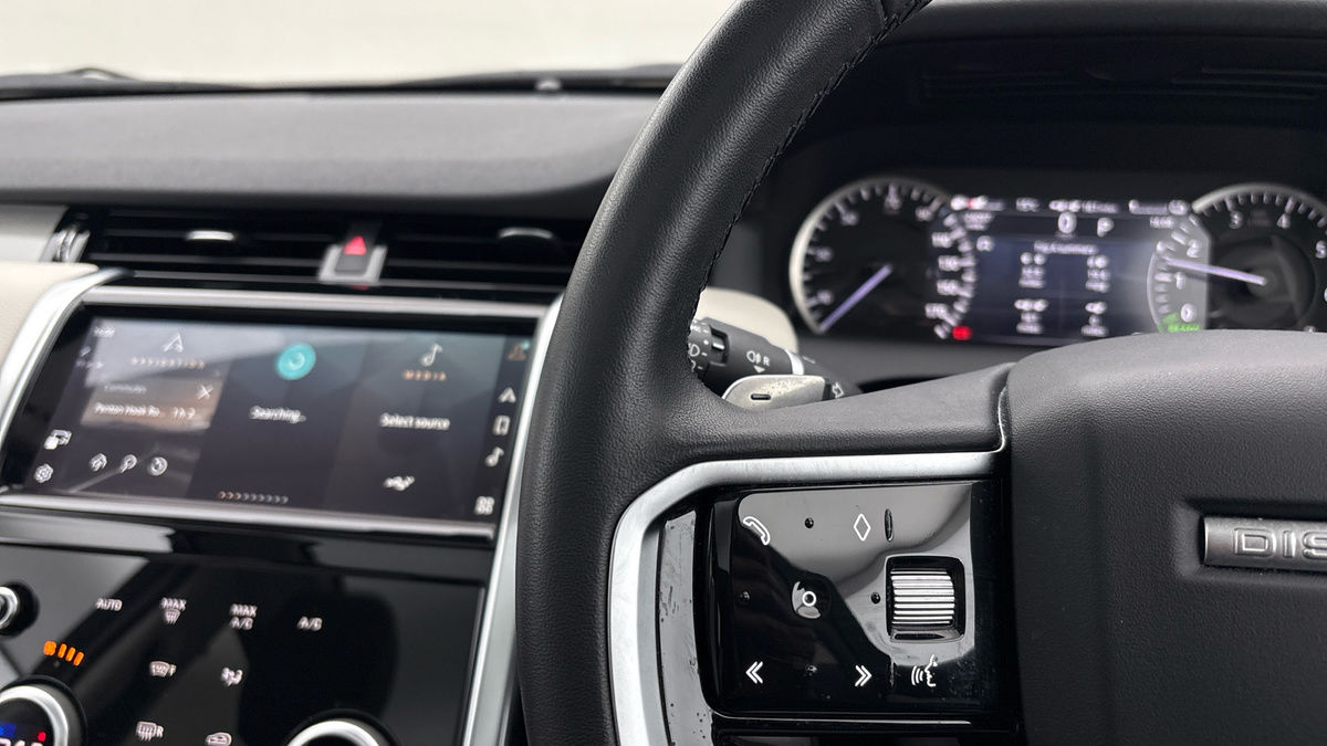Land Rover Discovery Sport Image 13